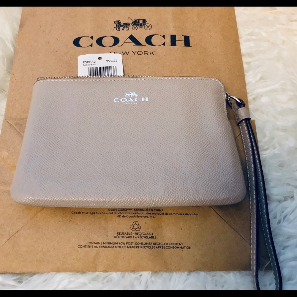 NWT Coach Leather Wristlet - Picture 1 of 3